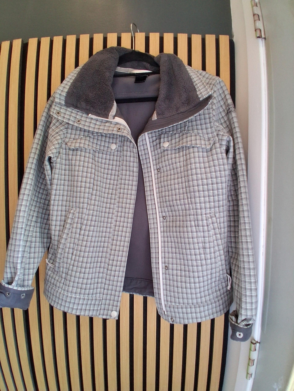 Gray Plaid Women's Jacket with Sherpa Collar THE NORTH FACE
